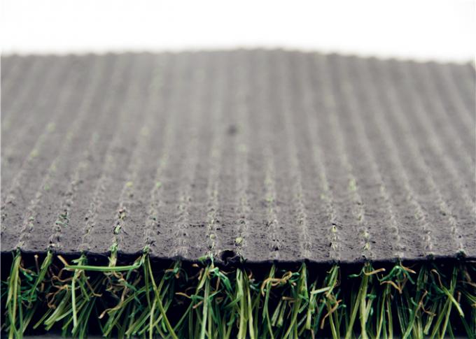 Erba falsa verde per il giardino, erba sintetica di 15MM del tappeto erboso artificiale del giardino 0