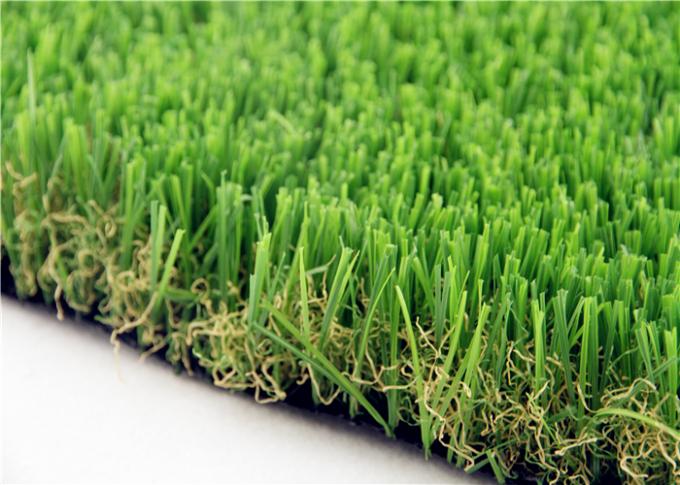 Materiale artificiale molle eccellente del PE pp di Dtex dell'erba 6800 giardino/del campo da giuoco 0
