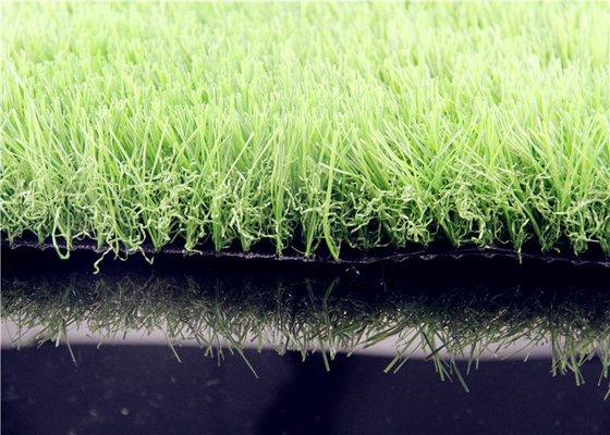 La CINA l'erba artificiale di sguardo reale durevole del giardino di 55mm tappezza l'alta elasticità fornitore