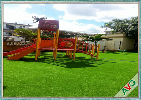 La CINA 35 millimetri di altezza di erba artificiale all'aperto di manutenzione facile per il parco di divertimenti dei bambini fornitore