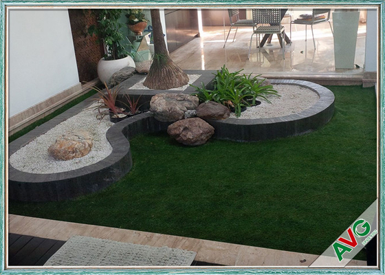 La CINA L'erba artificiale dell'interno della decorazione domestica facile installa l'abbellimento del tappeto erboso artificiale fornitore