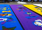 Erba tappeto artificiale 3000 DTEX del tappeto erboso sintetico Colourful del campo da giuoco della decorazione fornitore