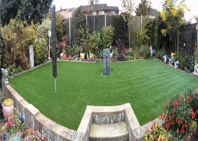 Tappeto erboso artificiale all'aperto di sguardo naturale del giardino di 35MM per i prati inglesi/campo da giuoco dei bambini 0