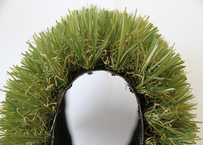 Tappeto erboso artificiale del fondo dell'animale domestico moderno della casa, erba sintetica verde per il gioco degli animali domestici 0