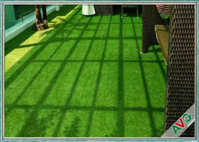 Erba sintetica dell'erba artificiale all'aperto delle residenze per le facilità di assistenza all'infanzia 0