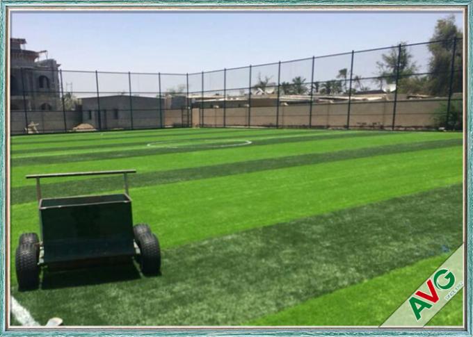 Prato inglese artificiale sintetico di calcio del campo di football americano dei passi artificiali verdi all'aperto dell'erba 0
