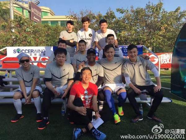 ultime notizie sull'azienda Feng Xiaoting Charity Football Game ha tenuto ieri, dedicando l'amore al futuro di calcio della Cina  0