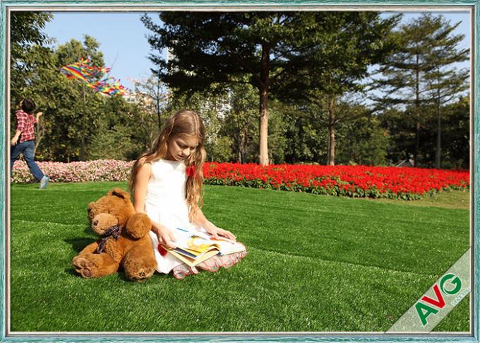 Tappeto artificiale dell'erba del tappeto erboso dell'animale domestico facile di cura di 6800 Dtex per il banchetto/animale domestico del balcone 0