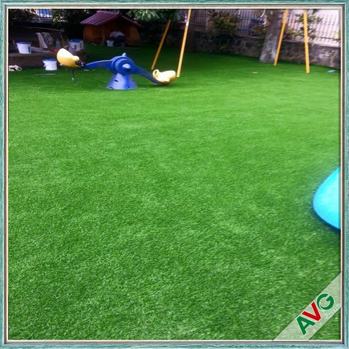 Abbellendo l'erba naturale del gioco dell'erba del tappeto all'aperto dell'erba 50mm per la decorazione del giardino 1