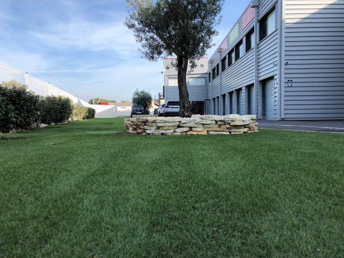 I prezzi artificiali del tappeto erboso fanno il giardinaggio abbellendo l'erba tappeto naturale del giardino di 30MM 0
