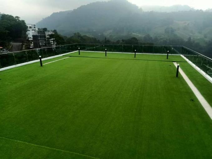 Morbidezza artificiale dell'erba di calcio del tappeto erboso di calcio professionale di 45mm e superficie regolare 0