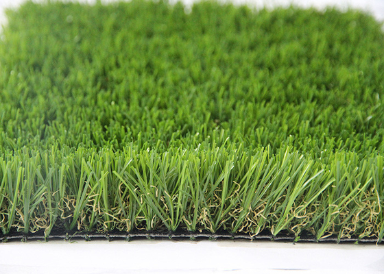 La CINA Erba artificiale all'aperto sembrante naturale per i giardini, tappeto erboso sintetico all'aperto di 35MM fornitore
