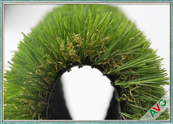 La CINA Tappeto erboso sintetico all'aperto del giardino/erba artificiale 9600 Dtex per la decorazione della Camera fornitore
