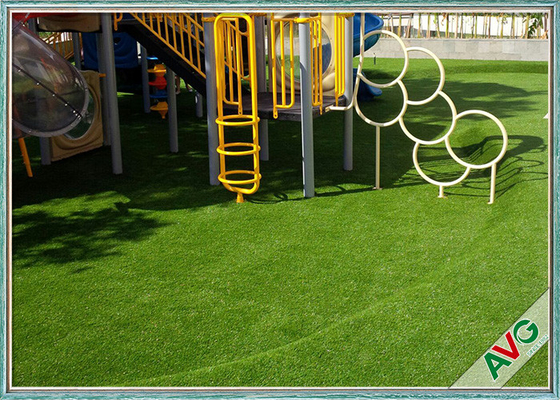 La CINA Cassaforte artificiale di sguardo naturale ad alta densità dell'erba del campo da giuoco per i bambini fornitore