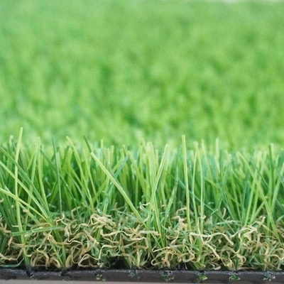La CINA Il verde di Mat Turf Floor Roll Outdoor dell'erba tappezza il prato inglese artificiale per il giardino fornitore