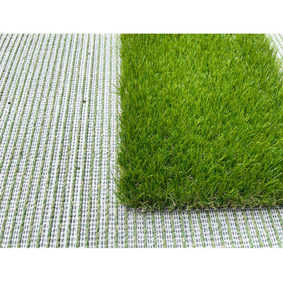 Il sintetico artificiale molle sembrante naturale dell'erba della decorazione ha curvato il cavo per il giardino